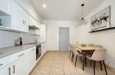 Maison de rue sur 2 étages avec 2472 m² de terrain — photo du bien