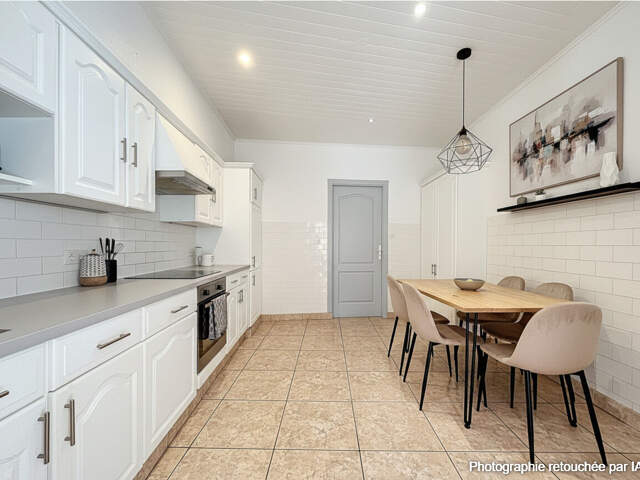 Maison de rue sur 2 étages avec 2472 m² de terrain — photo du bien