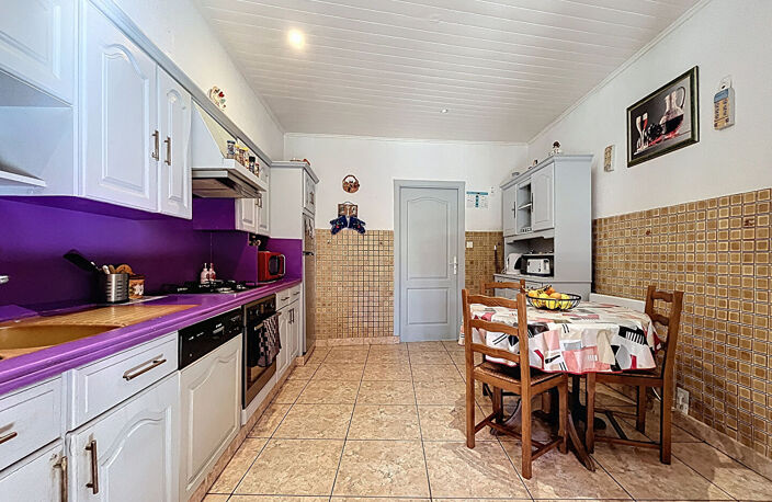 Maison de rue sur 2 étages avec 2472 m² de terrain — photo 2