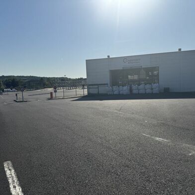 Commerce  1450000 €