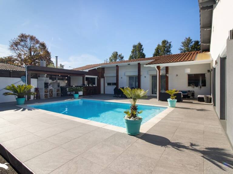 Villa de 7 pièces principales — photo 1