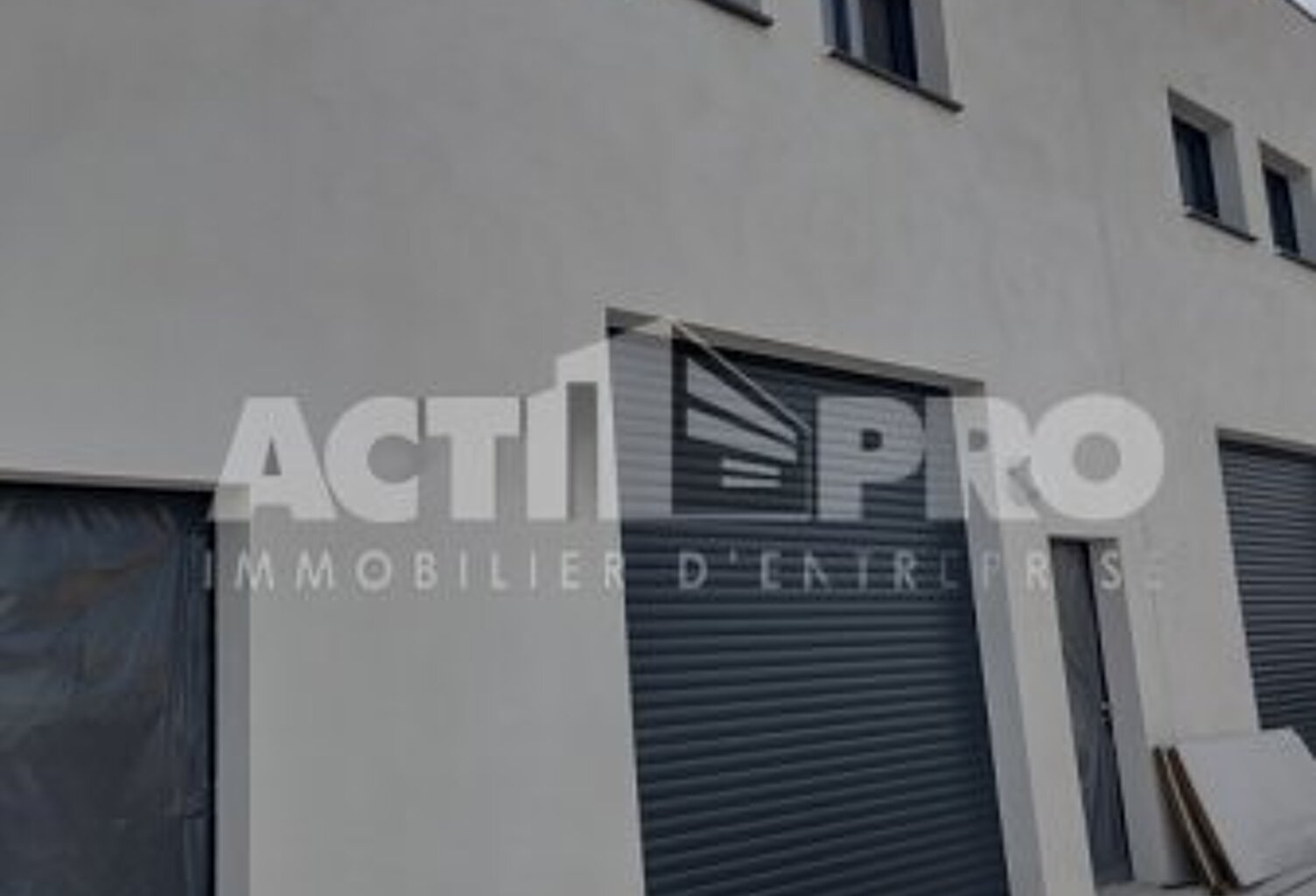 Entrepot à louer — photo 1