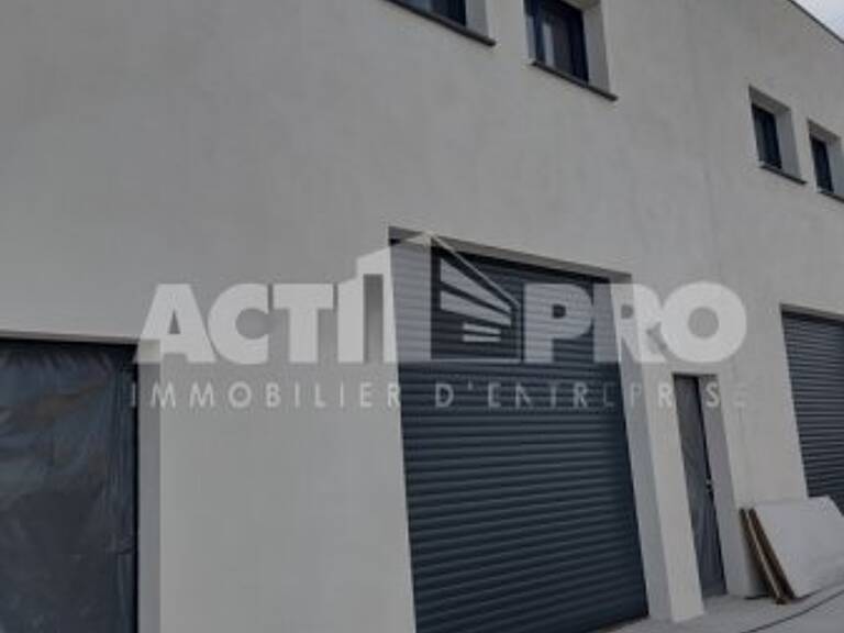 Entrepot à louer — photo 1