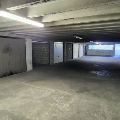 Garage  27500 €