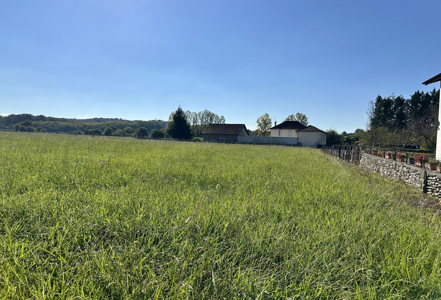Terrain à bâtir de 1 794 m2 en plein coeur du béarn — photo 1