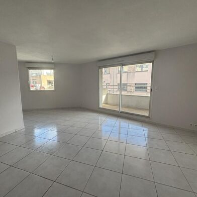 Appartement 4 pièces 851 €