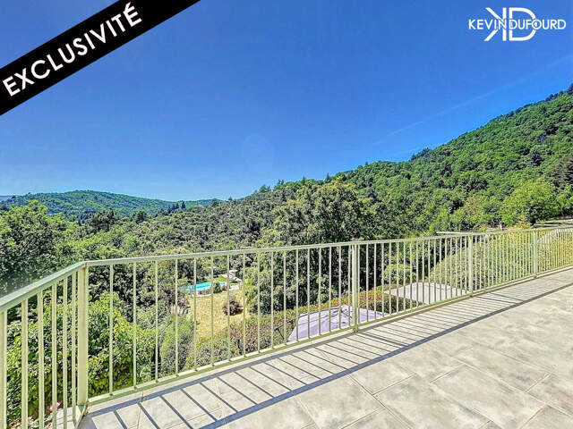 Maison avec 2 gîtes de 225 m² terrain de 2990 m² PISCINE à — photo du bien