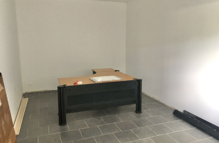 Entrepot/local/bureau à louer GEMENOS (13) — photo 4