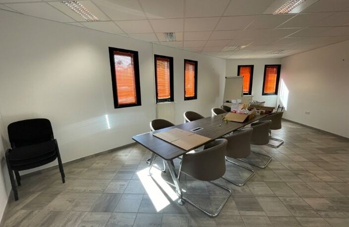 LOCAL PROFESSIONNEL 120 M2 - MARANGE SILVANGE - EMPLACEMENT PREMIUM - PLAIN PIED — photo 2