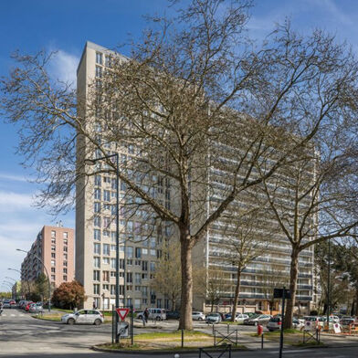 Appartement 5 pièces 909 €