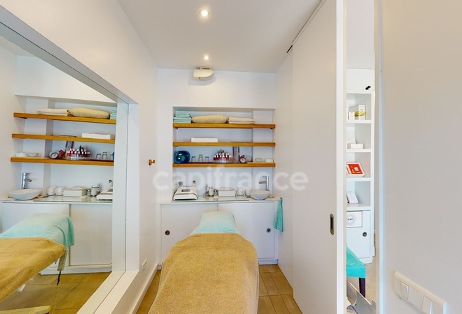 À VENDRE INSTITUT DE BEAUTÉ DANS ZONE COMMERÇANTE À SAINT-BARTHÉLEMY (97133) — photo 1