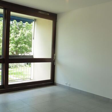 Appartement 3 pièces 906 €