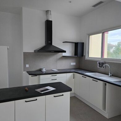 Maison 5 pièces 2300 €