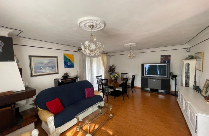 JANAS VILLA 6 PIECES 4 CHAMBRES JARDIN DE 475M² - GARAGE — photo 4