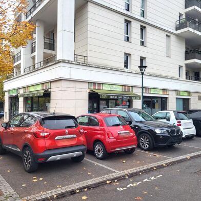 Commerce  498200 €