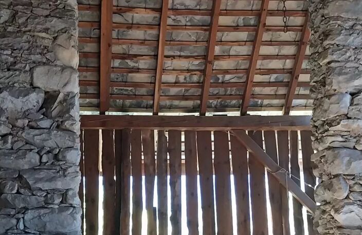 Maison de village avec granges, caves, écurie, hangar et jardin — photo 3