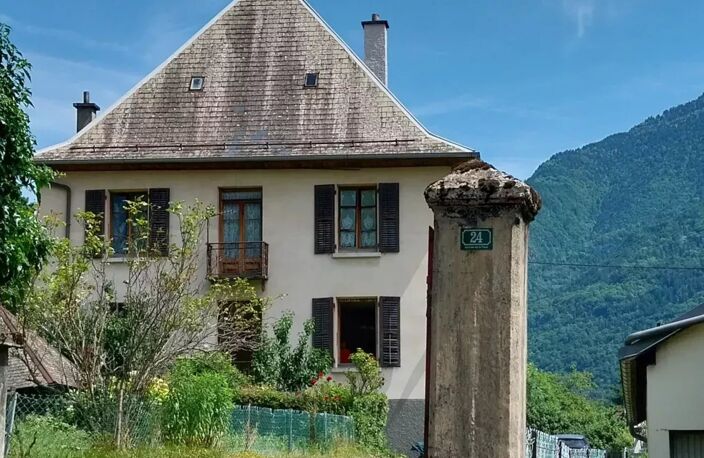 Maison de village avec granges, caves, écurie, hangar et jardin — photo 4