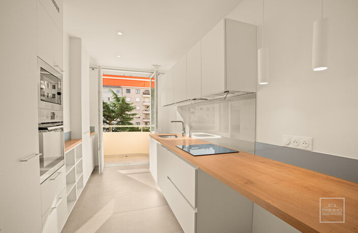 LYON 6, TRIANGLE D'OR, 94m², 2 BALCONS, ISOLÉ, ENTIEREMENT CLIMATISÉ — photo 2