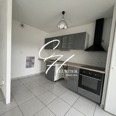 Appartement 3 pièces 876 €