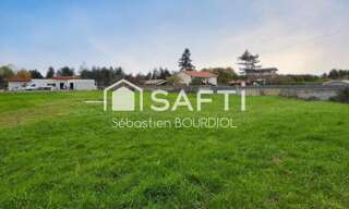 Terrain  1403 m² à vendre à Orléat (63190)