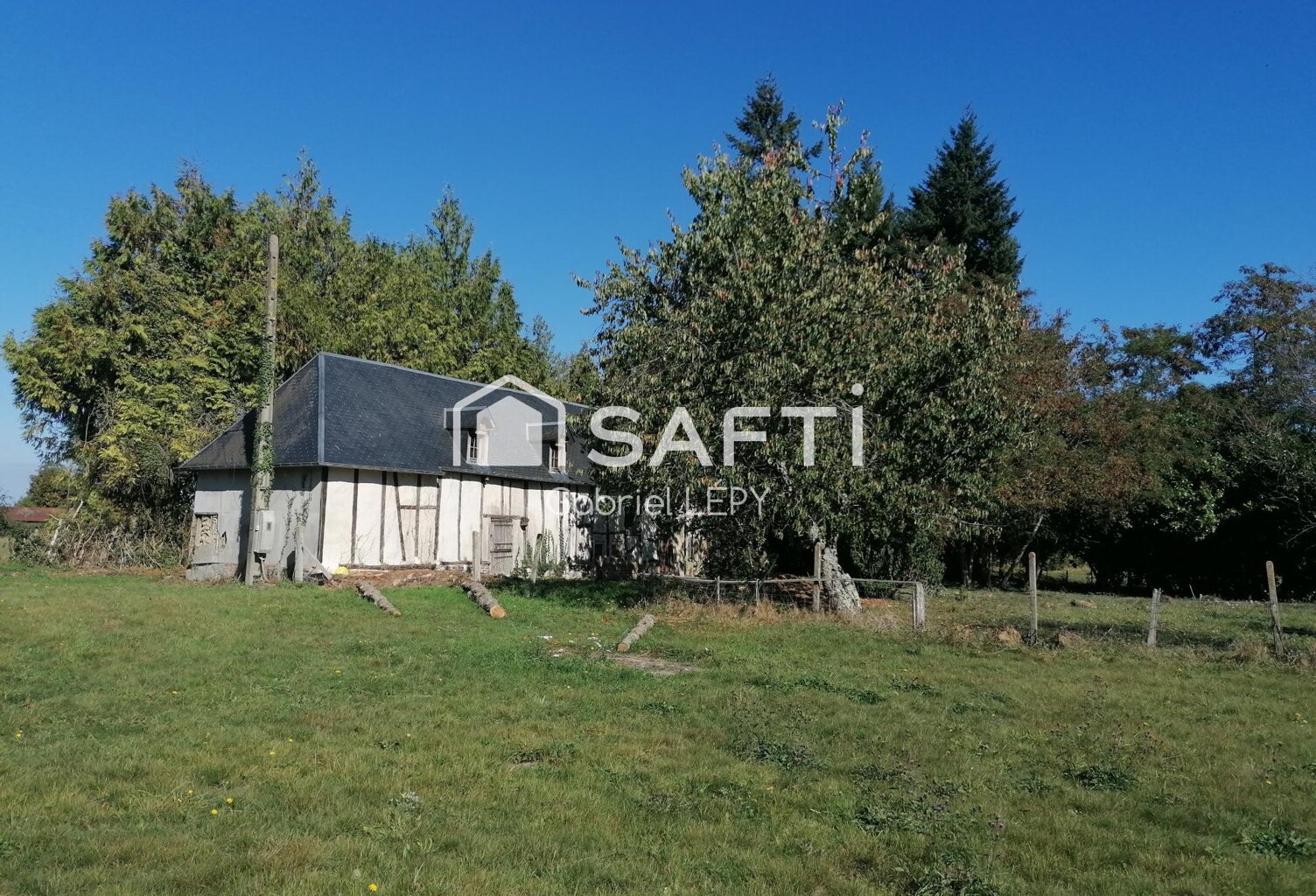 Grand terrain 8800m2 avec ancienne bâtisse — photo 1