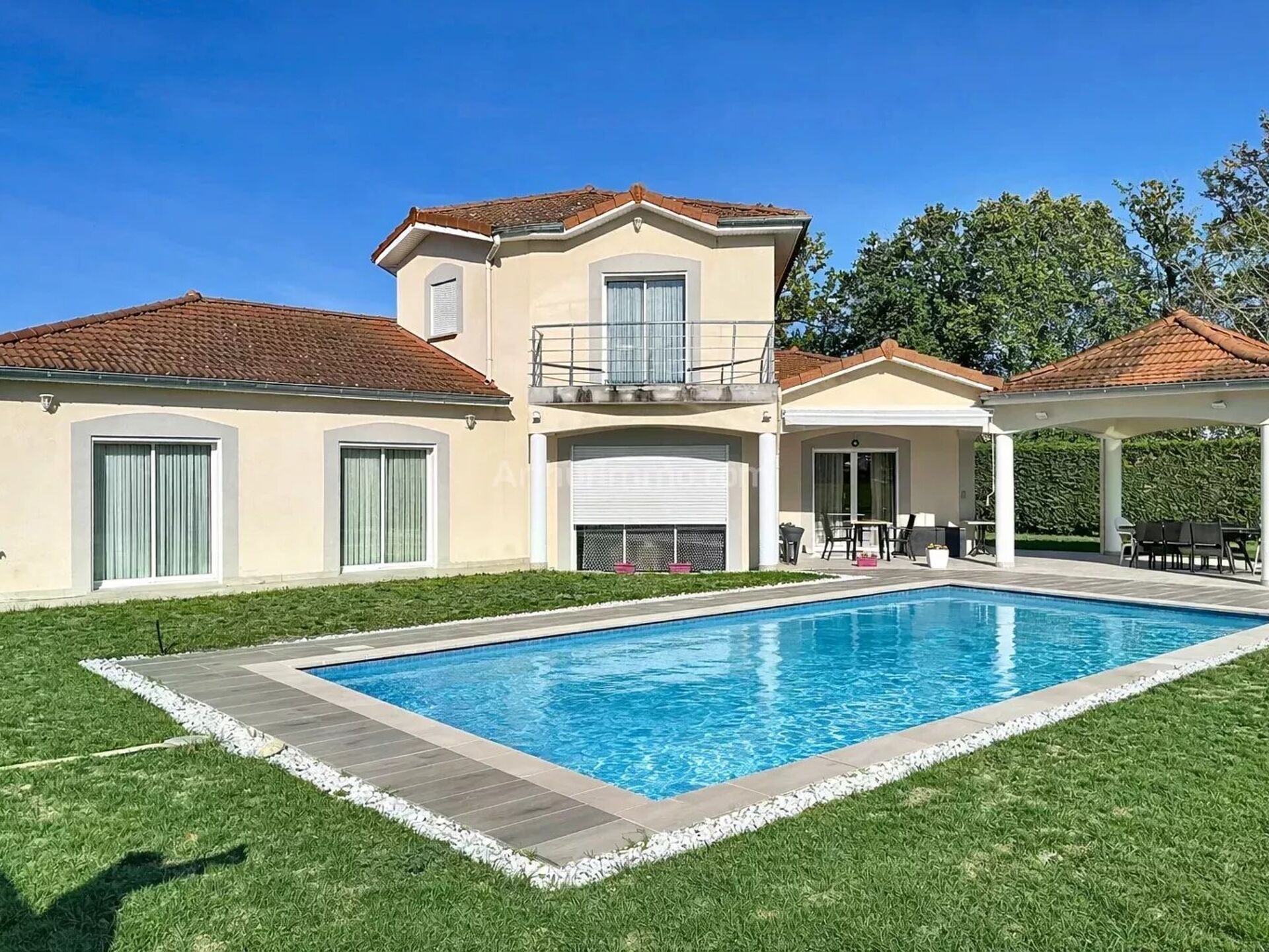 Maison 9 pièces 200 m² · à Riorges · 200 m² · 549 000 €