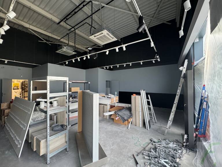 Local commercial — photo 1
