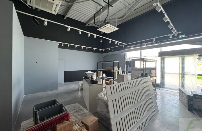 Local commercial — photo 2