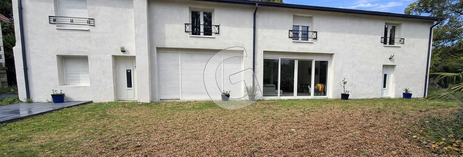 Maison 11 Pièces 285 m² à vendre à Nalliers (85370)