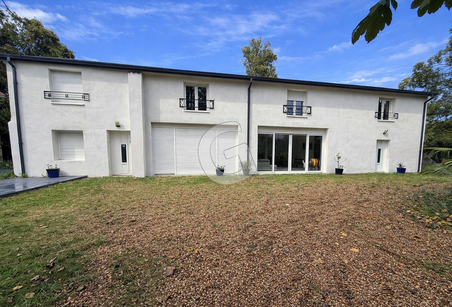 MAISON - 11 PIECES - 285M² - A VENDRE - NALLIERS — photo 1