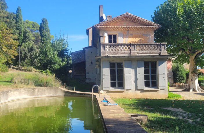 Ancienne Magnanerie avec nombreuses dépendances sur un terrain de 7has — photo 2
