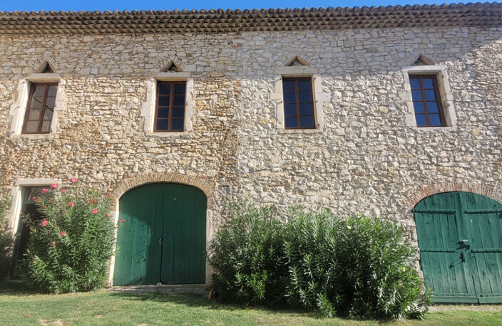 Ancienne Magnanerie avec nombreuses dépendances sur un terrain de 7has — photo 3