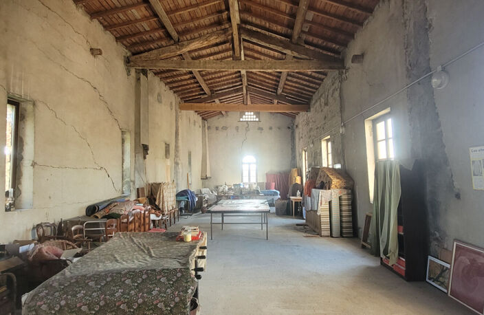 Ancienne Magnanerie avec nombreuses dépendances sur un terrain de 7has — photo 4