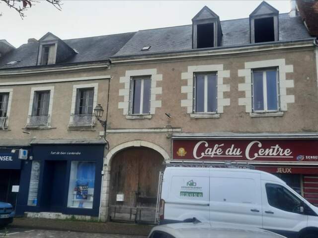 Immeuble 270 m² à Valençay — photo du bien