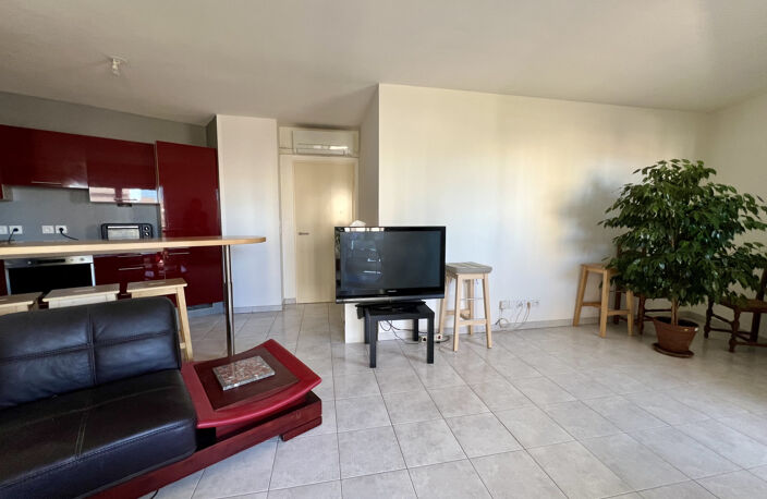 Marseille 3eme A vendre Appartement en étage, avec terrasse et Place de Parking — photo 3