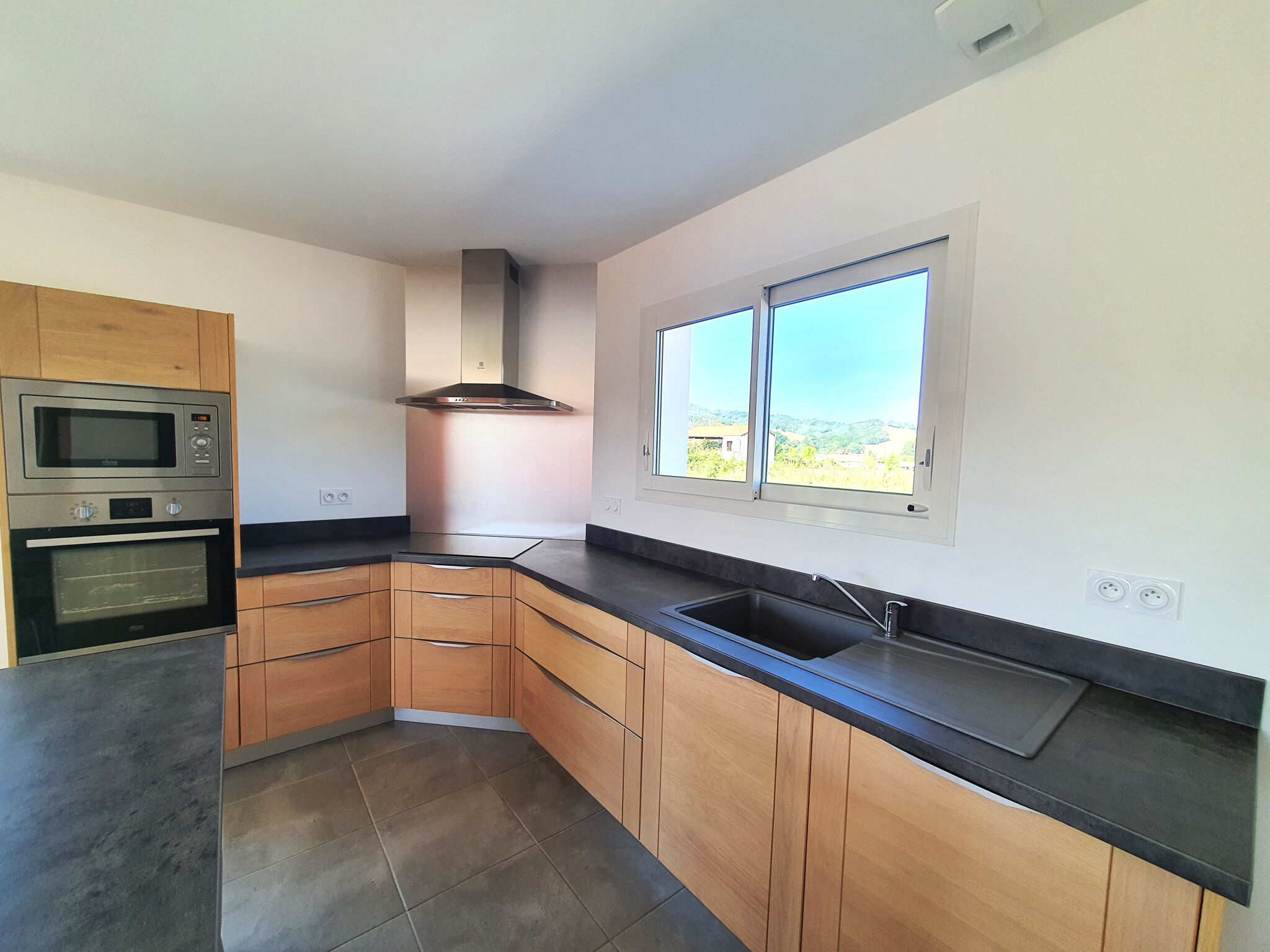 Villa / Maison  T5 à louer Béhasque-Lapiste 64120