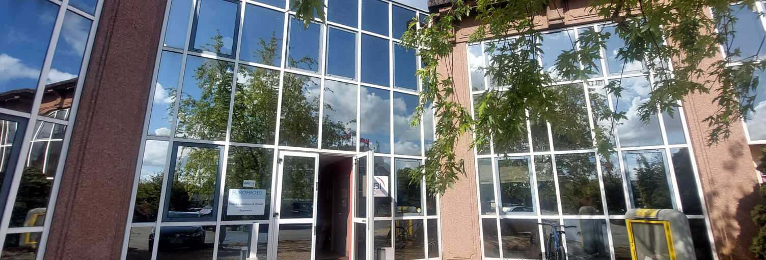 Bureau  65 m² à louer à Limas (69400)