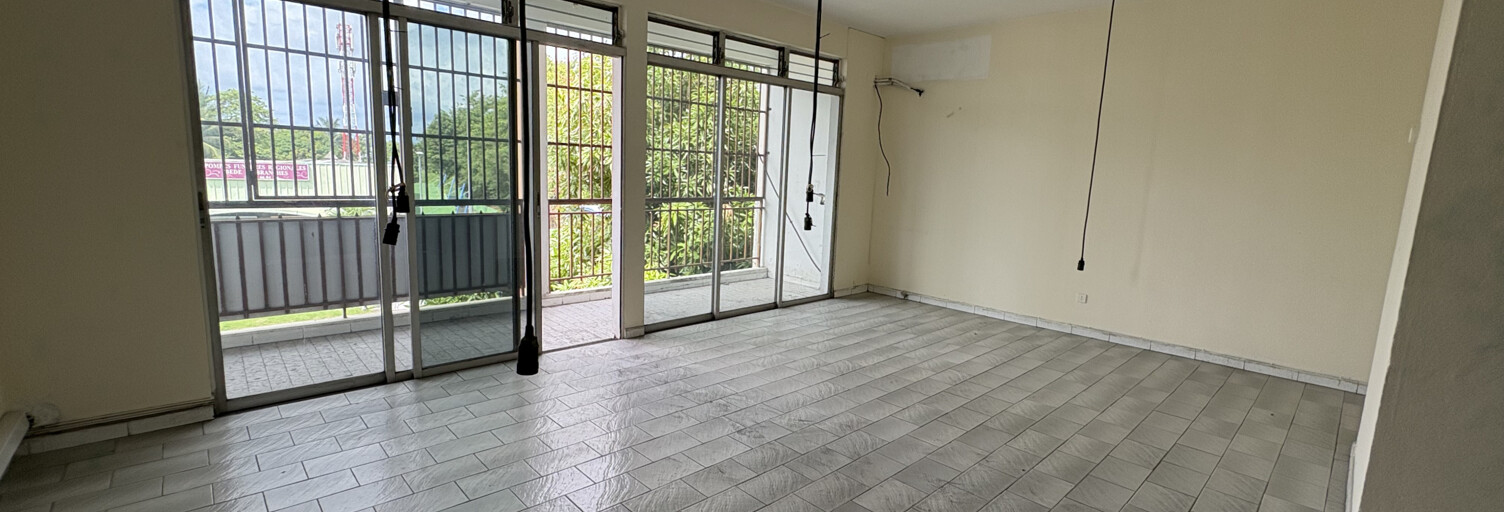 Commerce  132 m² à louer à Les Abymes (97142)