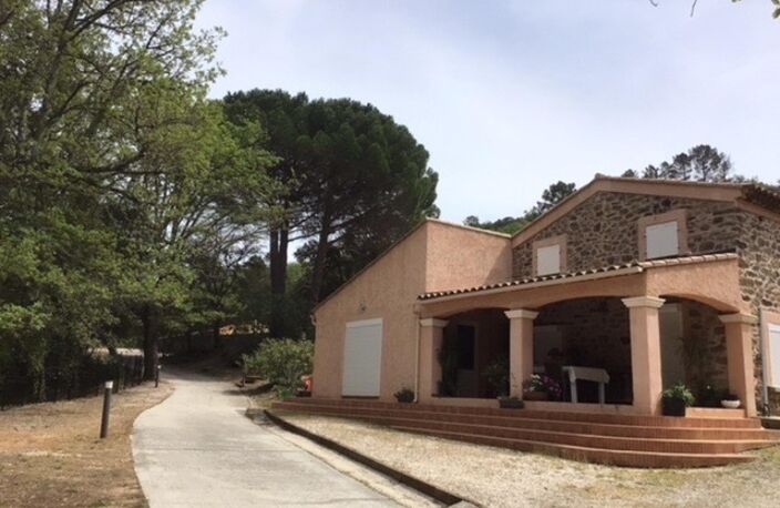 Magnifique propriété composée d'un ensemble de deux maisons, d'une piscine et diverses dépendances sur un peu plus de 5 hectares.<br/>Magnificent property consisting of a set of two houses, a swimming pool and various outbuildings on just over 5 hectares — photo 2