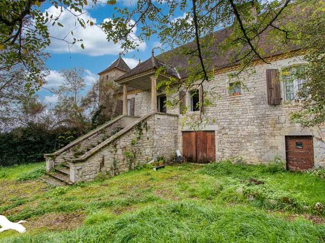 Maison en pierre de 4 pièces principales — photo du bien
