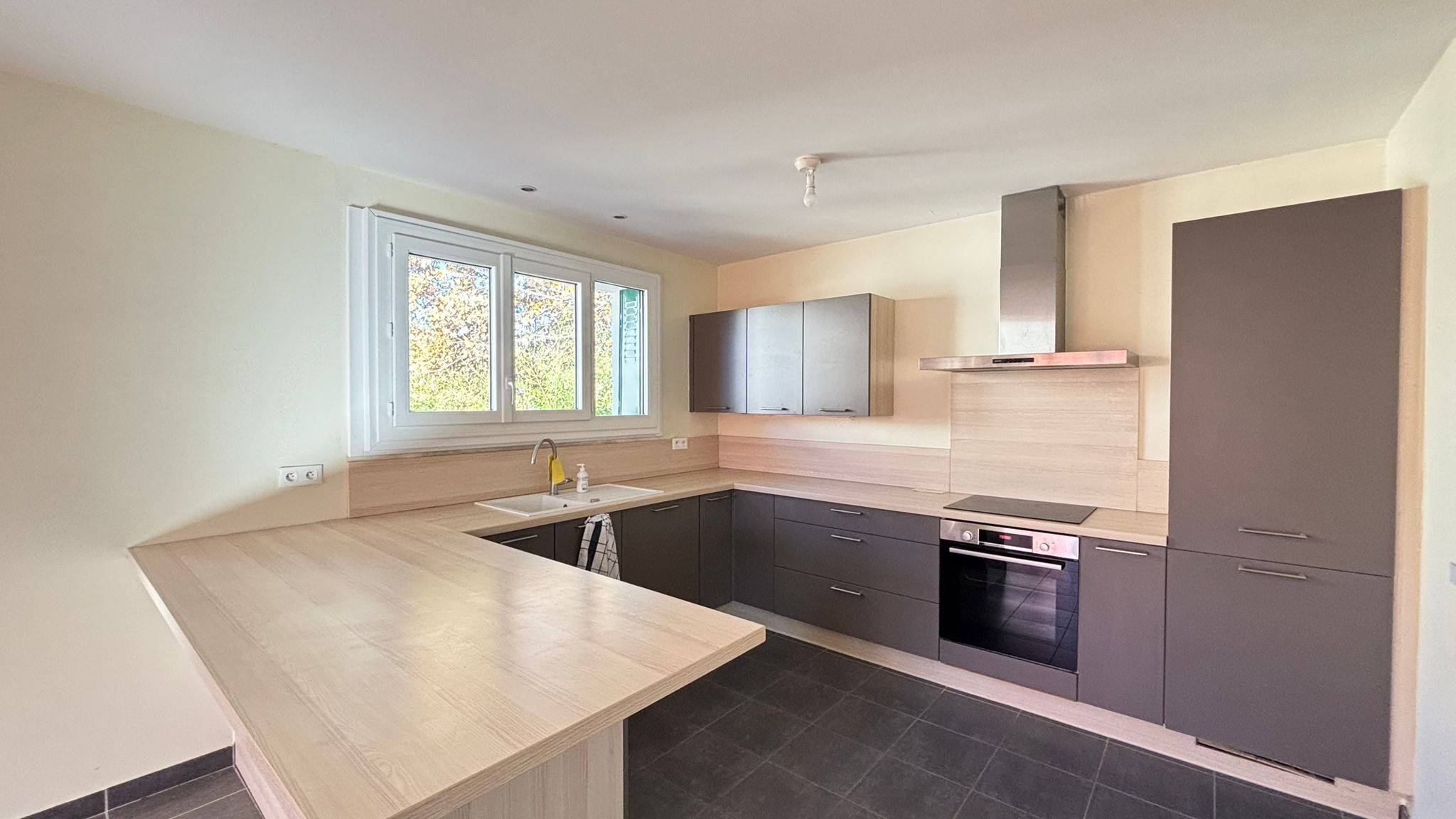 Villa / Maison  T5 à louer Gaillard 74240