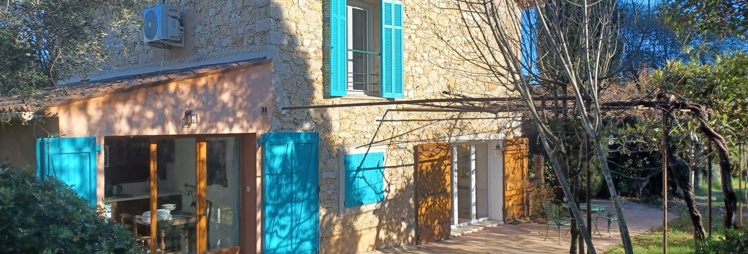 Maison 6 Pièces 155 m² à louer à Roquefort-les-Pins (06330)