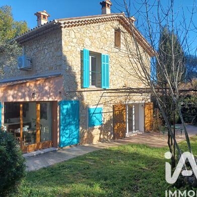 Maison 6 pièces 2700 €