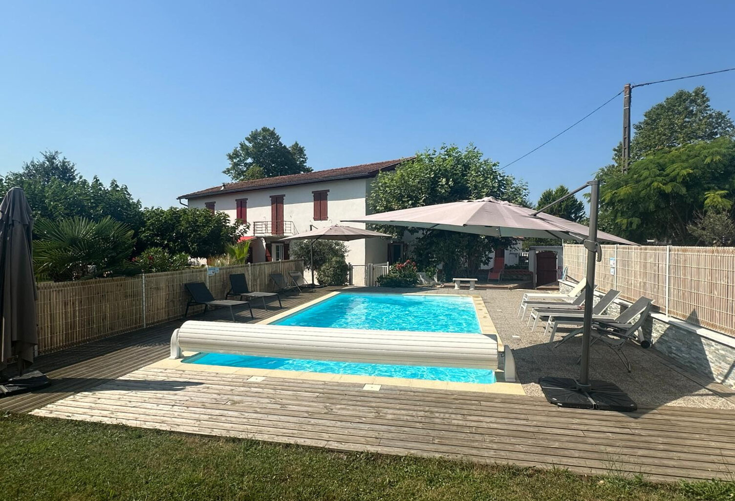 Authentique ferme rénovée avec gîte et dépendances — photo 1