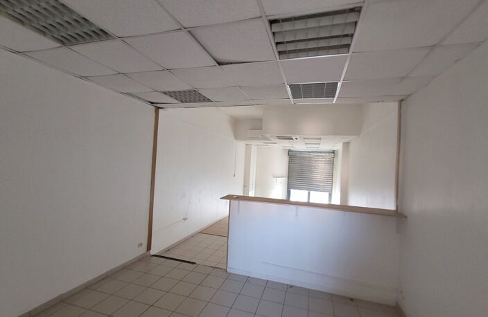 Local commercial — photo 2