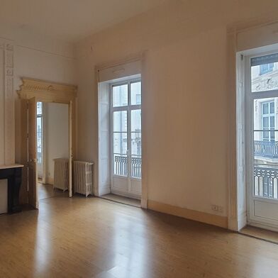 Bureau 10 pièces 1524 €