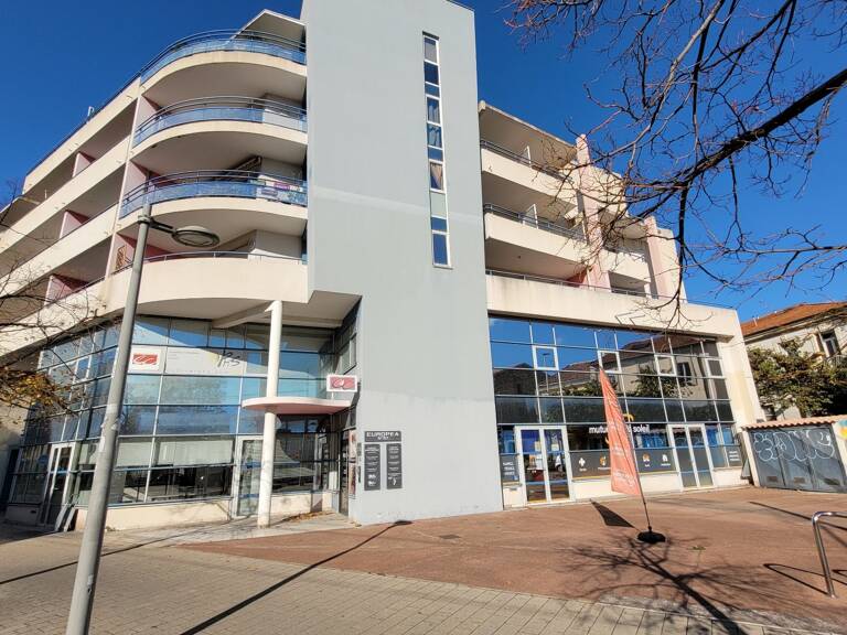 Local commercial — photo 1