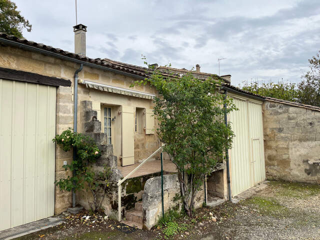 Maison en pierres 190 m² avec dépendances et terrain 1420 m² — photo du bien