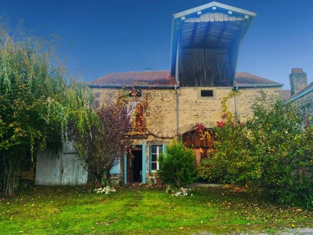 Maison de charme à rénover au calme — photo du bien