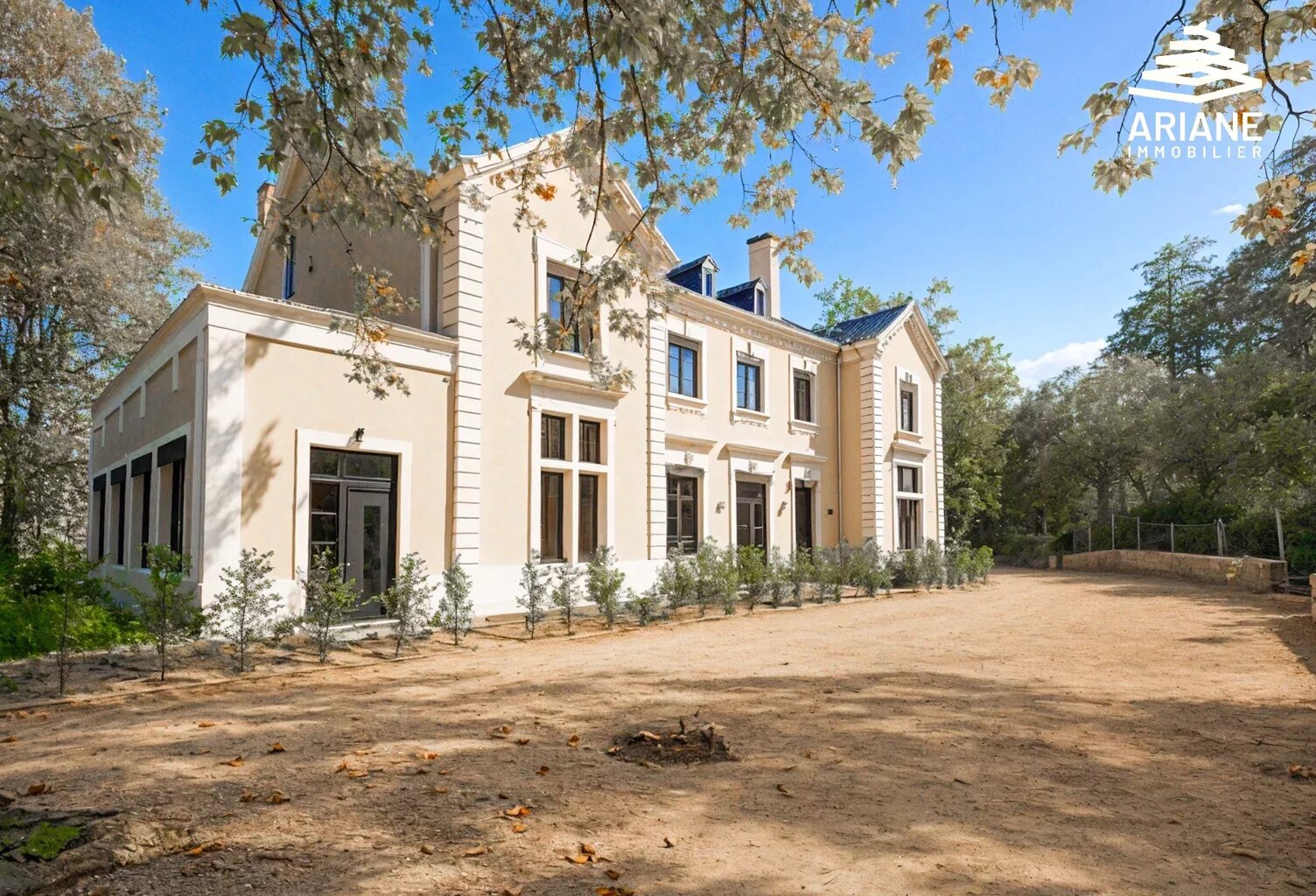 VOURLES — photo 1
